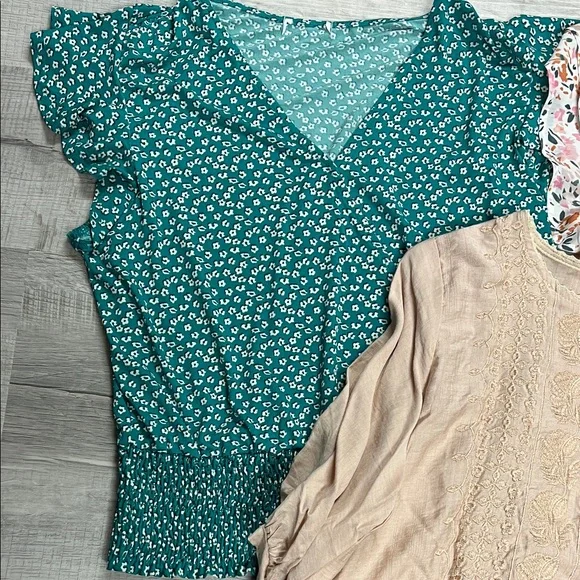 Misc tops Floral and Solid Women's Tops Set sz medium NO TAGS - Picture 2 of 8